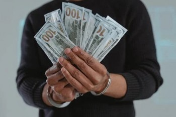 信用卡有欠款可以貸款買車么？有什么影響？