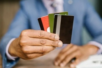 光大信用卡逾期了怎么跟銀行協(xié)商解決？哪些是錯(cuò)誤做法？