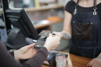 信用卡逾期三個月被銀行起訴怎么辦