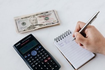 信用卡逾期多久會(huì)坐牢？逾期多久會(huì)打電話給家人？