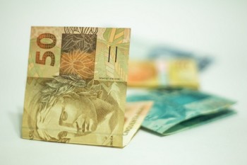 信用卡逾期后怎么計(jì)算利息？多久能恢復(fù)使用？