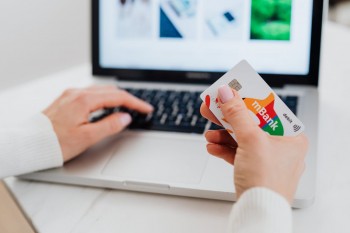 信用卡可以協(xié)商還款嗎？可以存錢嗎？