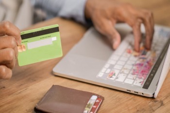 老公瞞著老婆欠信用卡還不上有什么影響？怎么辦呢？