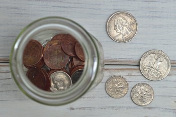 信用卡全額還了還顯示欠款