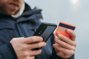 信用卡協(xié)商還款開貧困證明怎么寫？要注意什么？