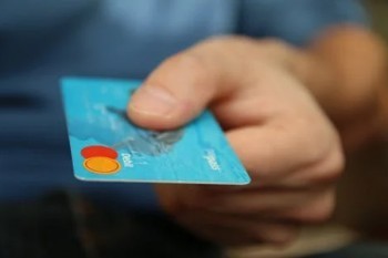 招商信用卡逾期三個(gè)月協(xié)商不了怎么辦？有什么后果？