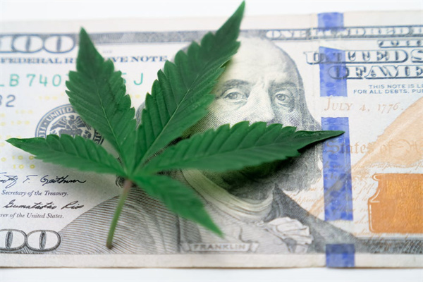 花唄的利息是多少？只還最低還款會怎么樣？