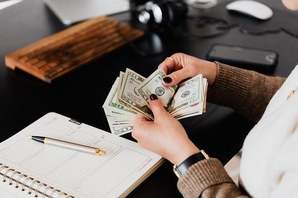 信用卡逾期后該怎么與銀行協(xié)商還款？有哪些技巧？