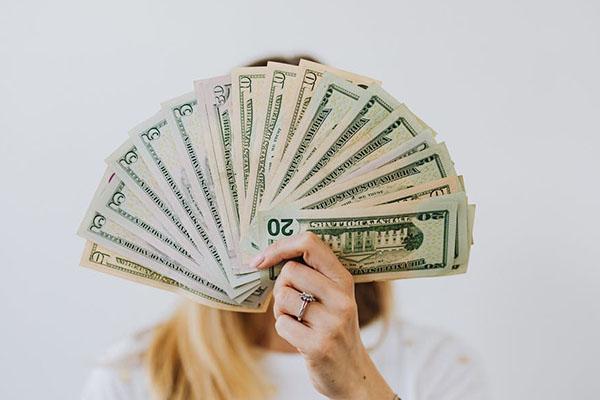 招商信用卡逾期了怎么跟銀行協(xié)商解決