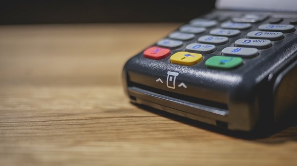 我信用卡欠8萬逾期兩年如何解決？被凍結(jié)怎么解決？
