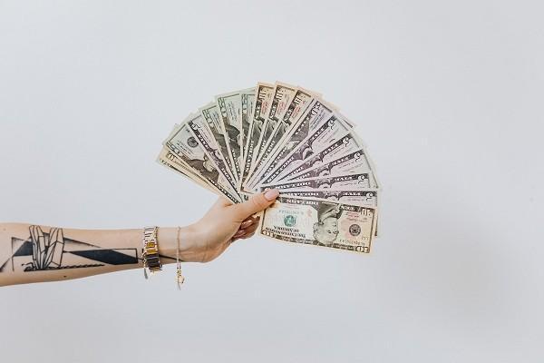 信用卡逾期通知村委該怎么做？上門違法嗎？