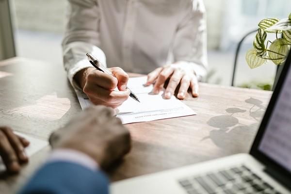 找第三方協(xié)商還款靠譜嗎？可以找銀監(jiān)局投訴嗎？