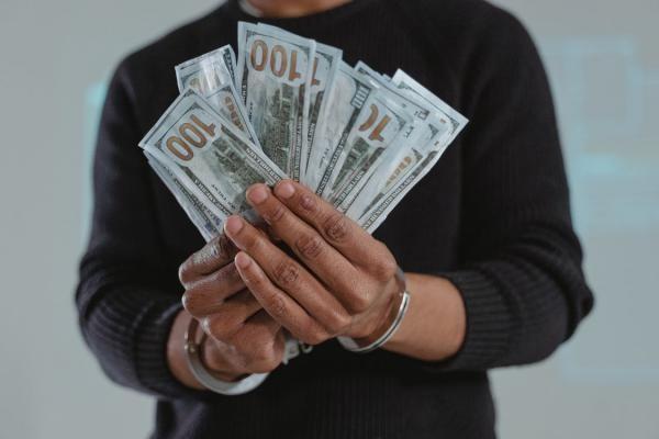 京東金條逾期一天立馬還款會有影響嗎？影響貸款嗎？