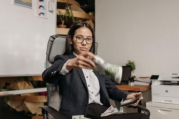 放心借逾期協(xié)商電話是什么？利息多少？