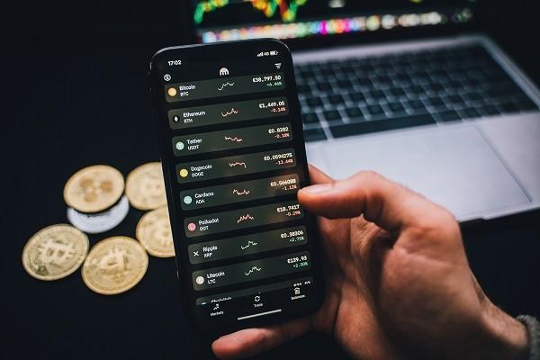 老婆欠了很多網(wǎng)貸老公要還嗎？老公信用會(huì)受損嗎？