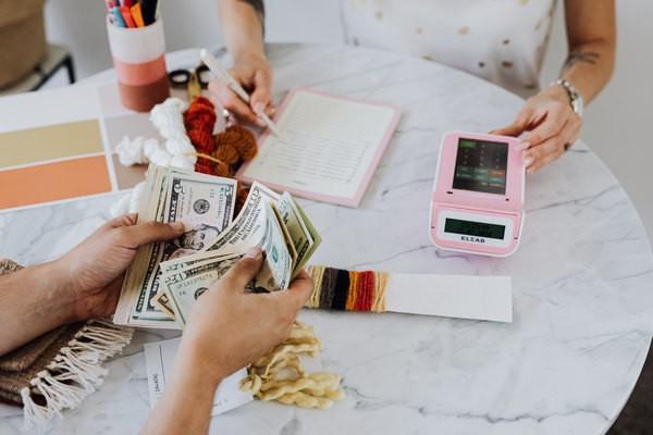 工商信用卡能協(xié)商減免嗎？逾期怎么協(xié)商減免利息？