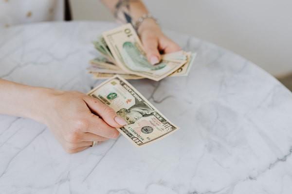 滴滴金融還款寬限是幾天內(nèi)還款？還款能分多少期還款？