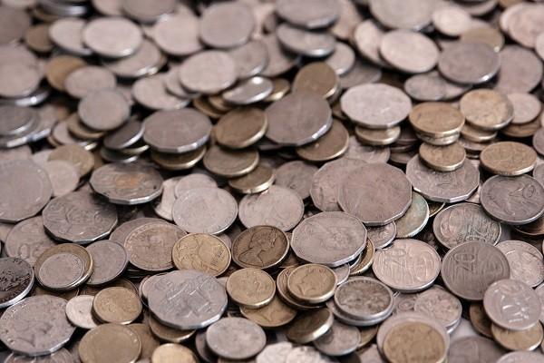 招商銀行自由人生白金信用卡年費(fèi)能免嗎？還款日能改嗎？