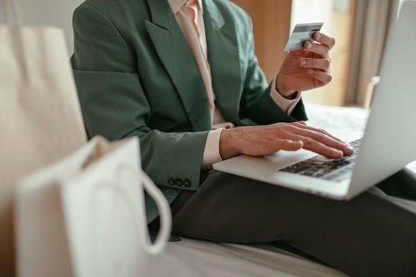 招商銀行visa全幣種國際信用卡年費多少？逾期了會怎么樣？