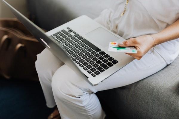 招商銀行有免年費(fèi)的信用卡嗎？借款額度一般是多少？