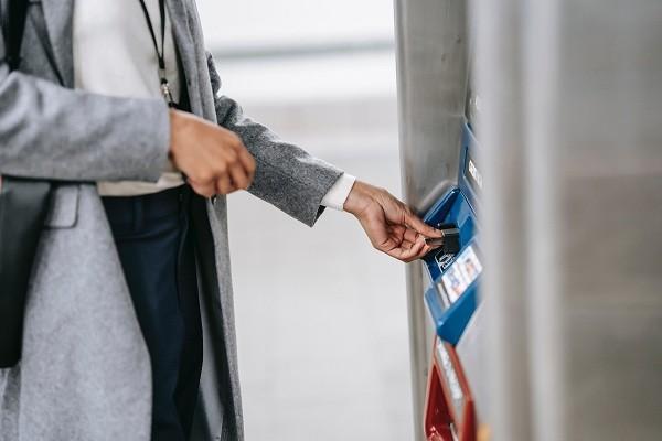 花唄逾期打電話給家里人催收合法嗎？催收怎么投訴？