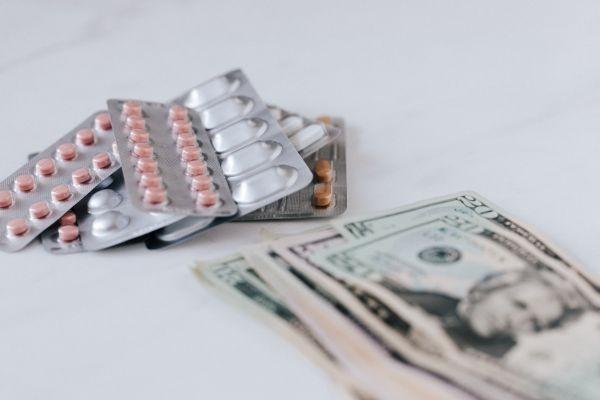 招商信用卡扣了年費(fèi)能退回來嗎？不用年費(fèi)可以不交嗎?