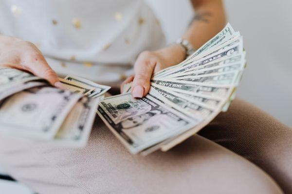 招商銀行信用卡幾年到期？招商銀行信用卡到期如何續(xù)卡？