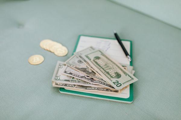 信用卡逾期2天會怎樣信用卡逾期兩天可以繼續(xù)借款嗎？