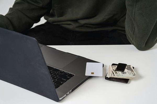 中信信用卡逾期了可以辦理儲蓄卡嗎？會自動扣款嗎？