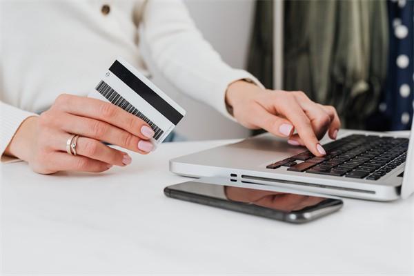 廣發(fā)銀行信用卡逾期幾天不上信用？可以協(xié)商分期？
