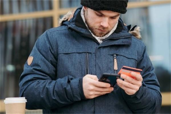 農(nóng)行信用卡逾期兩天利息多少呢？收取了滯納金申請不退換該怎么辦？