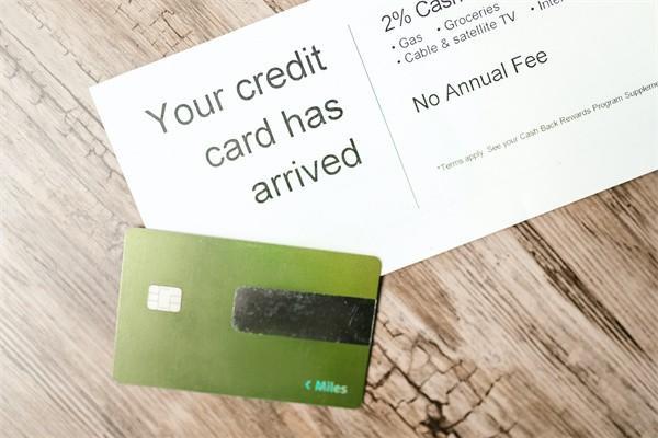 招商銀行信用卡欠8萬嚴(yán)重嗎？利息怎么計(jì)算的？