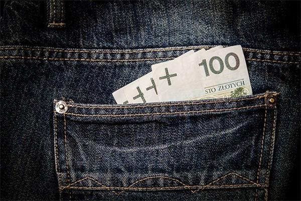 信用卡逾期8000會上門催收嗎？多久不還進黑名單？