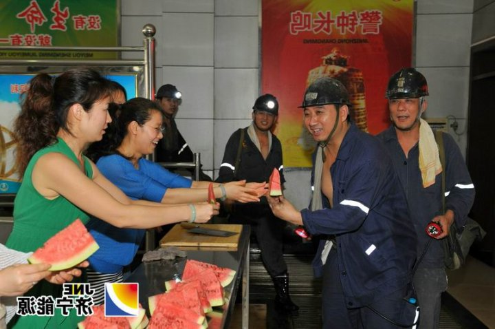 运河煤矿“平安度夏送清凉”