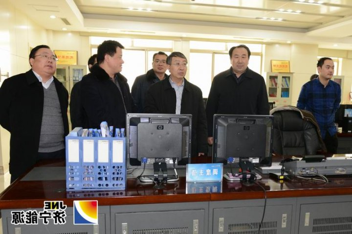 张学生到霄云煤矿节后慰问