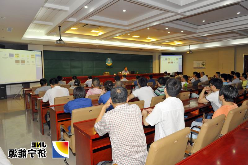 运河煤矿举办驾驶员道路交通安全知识讲座