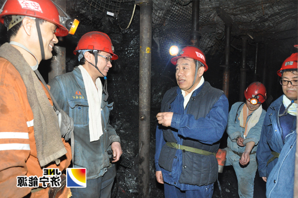 乔志猛到花园煤矿调研指导工作时指出：抓思想政治工作要做好“六个结合”