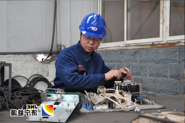 【个性劳模】钻出来的状元&nbsp;&nbsp;&nbsp;干出来的劳模