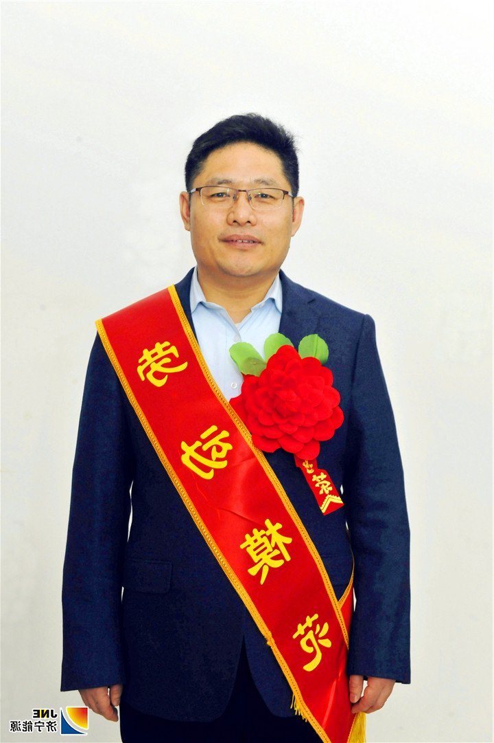 齐经理修图照.jpg