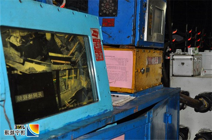 1563238195753056.jpg 花园煤矿:花园煤矿4321综采工作面“三机”控制终端.jpg