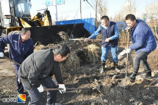 花园煤矿志愿者为运煤路“换新颜”