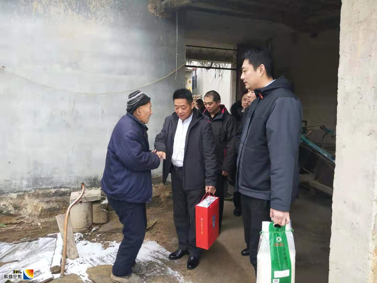 落陵盛源慰问.jpg