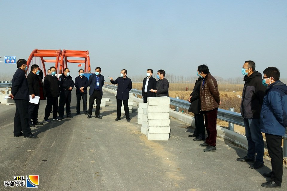 马涛副县长在前码头桥召开现场会.JPG