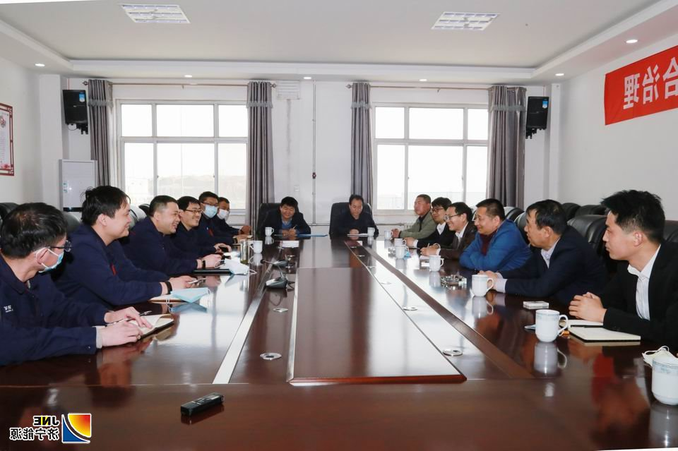 2020年4月16日魏墙煤业董事长刘星合到朱家峁煤矿对标学习自动化工作面（张奎连摄）（座谈会）.jpg