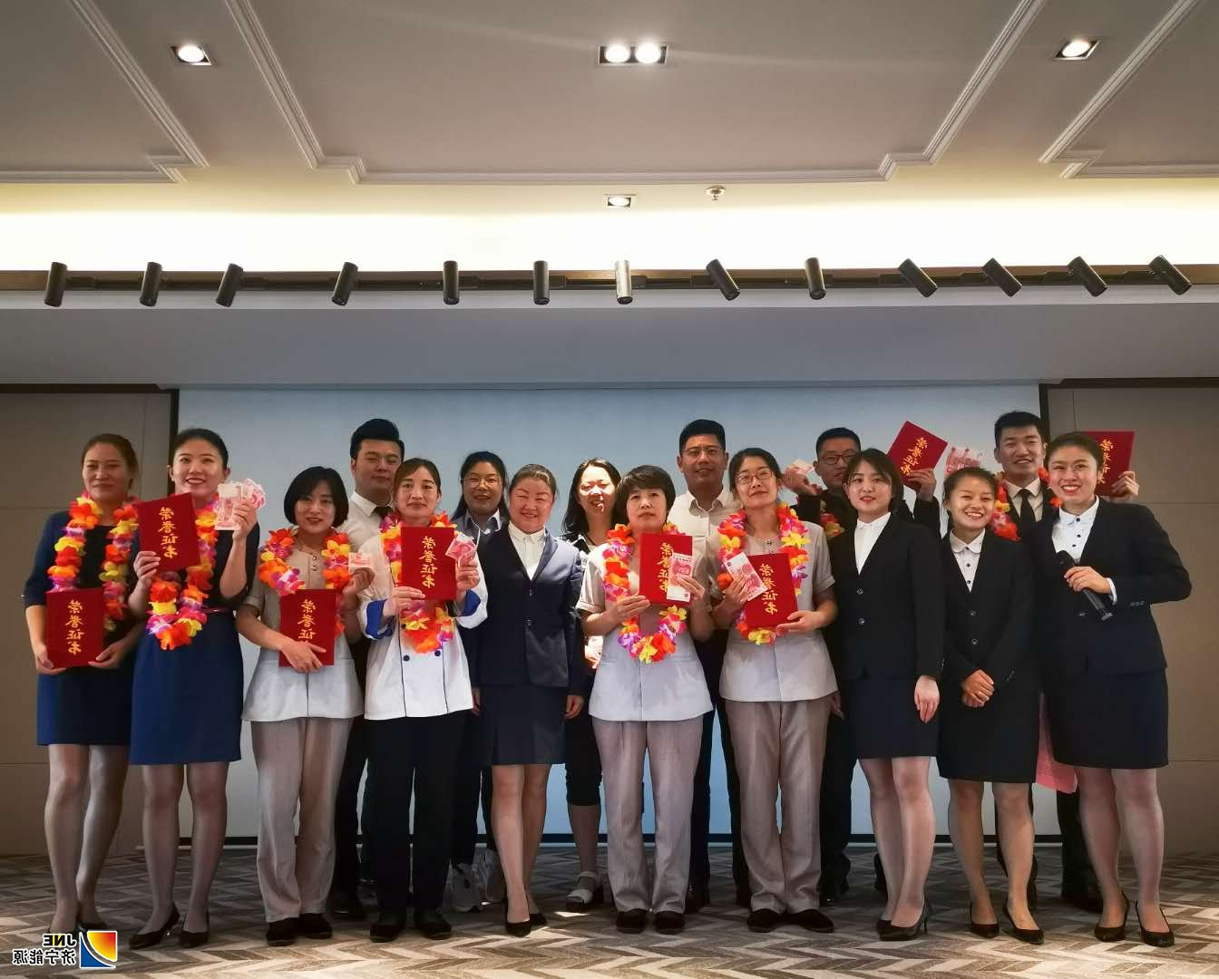 圆中园公司：美豪酒店首次召开员工大会（李芬2020.06.12）.jpg
