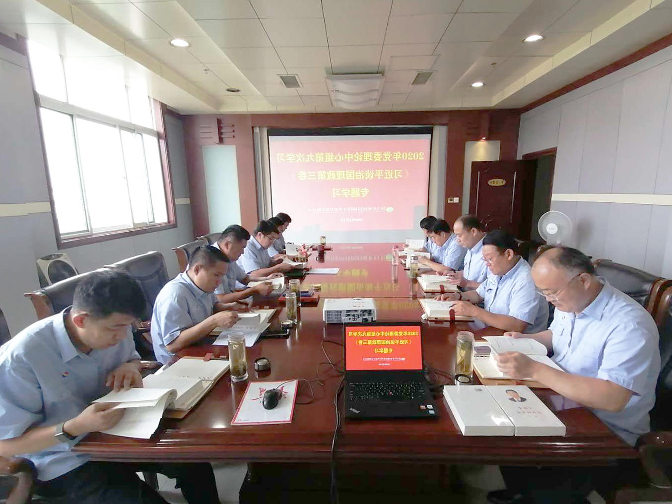 花园煤矿组织学习习近平治国理论_.jpg