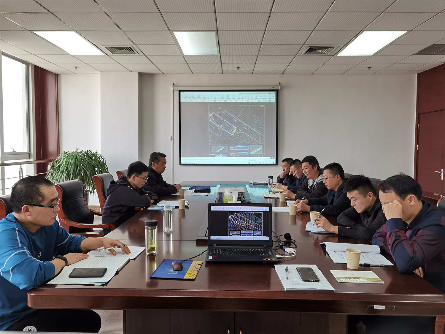 鲲鹏公司：鲲鹏公司生产科开展专题学习会议（薛皛皛）2.jpg
