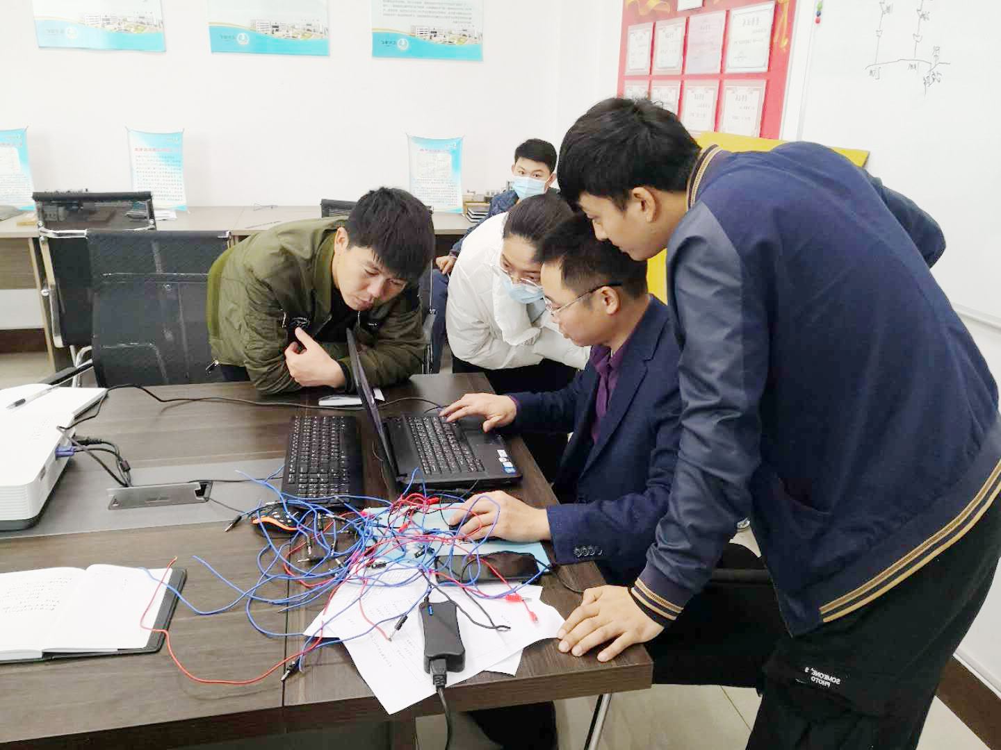 2020年11月23日，运河煤矿技师工作站实战练兵效果好1.jpg