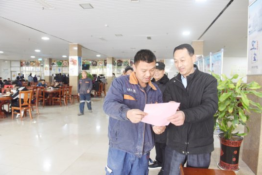 全国交通安全日，霄云煤矿在行动