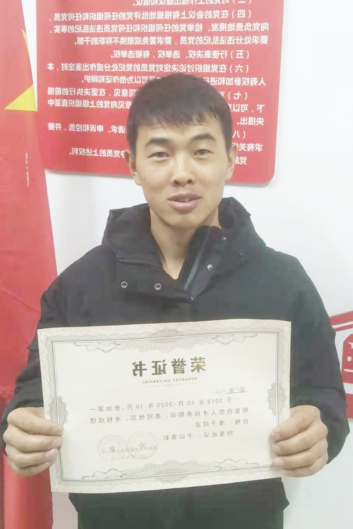 2020年11月28日，朱家峁煤矿为第一期结业的复合型人才颁发证书（冯娜摄）.jpg